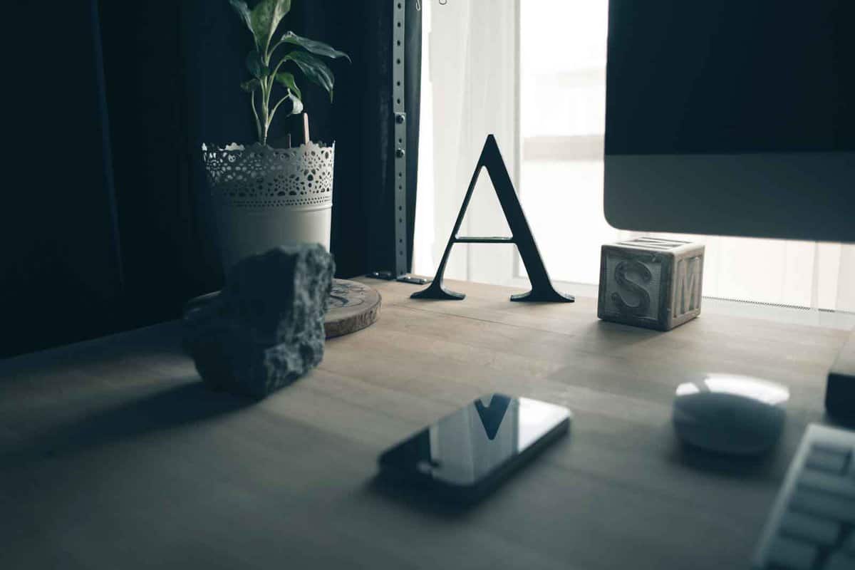 graphic-design-desk
